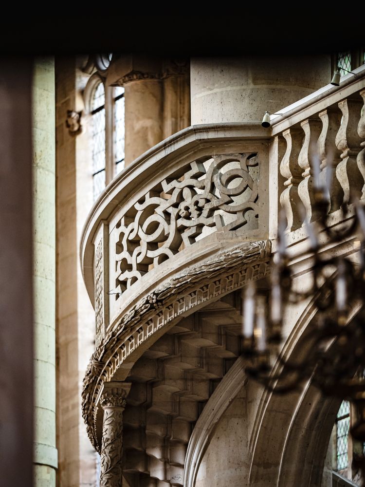 Gorgeous staircase in an old mansion in Paris. The luxury of a bygone era.