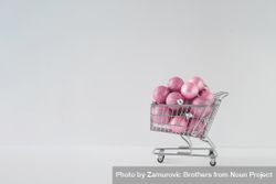 Shopping cart with pink Christmas decoration 4Zxlx0