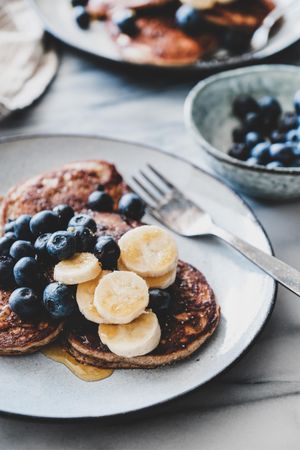 Pancakes with banana, blueberries and honey