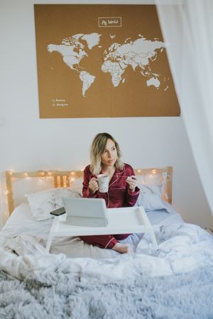 Woman sitting in bed with tablet