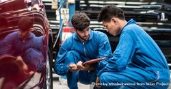 Mechanic men checking car tire condition 4d2pN0