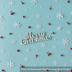 Christmas pattern made of snowflakes and red berries with “Merry Christmas” on blue background 0PgWab