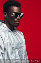 Trendy fashion portrait of man wearing silver outfit and stylish sunglasses 4Z9An5
