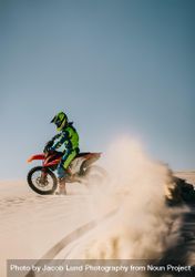 Full throttle riding in desert bDKwk4