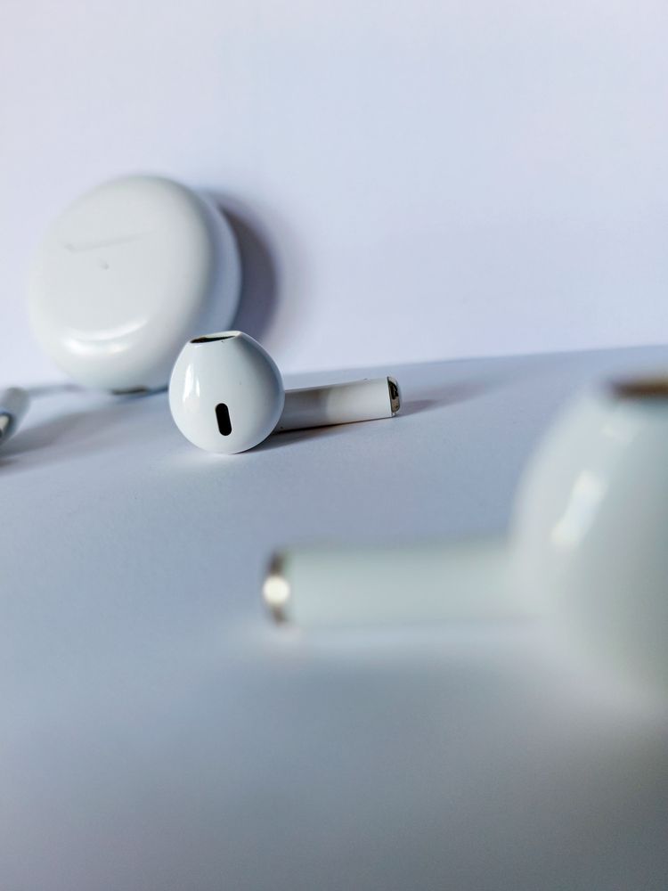 earbuds wallpaper