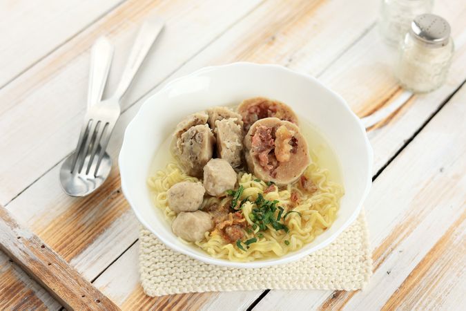 Mie Bakso Urat Cincang, Indonesian Meatball Soup with Yellow Noodles