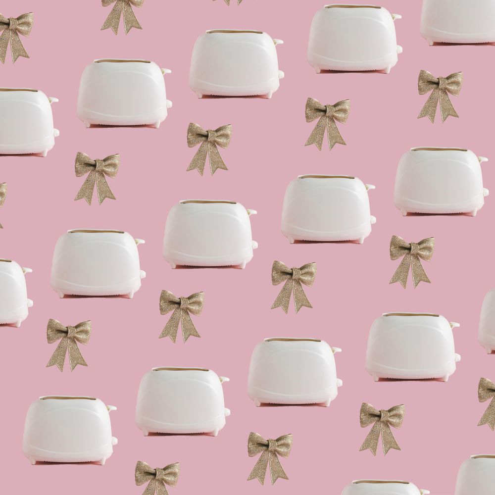 Pattern of toaster with gold bows