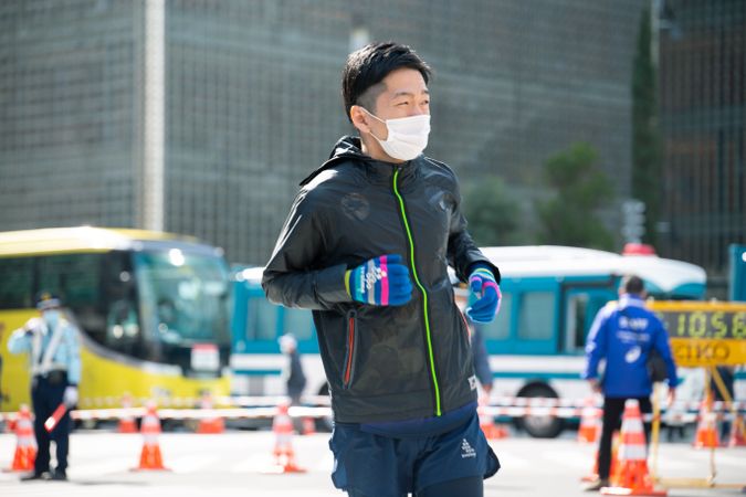 Man with facemask jogging