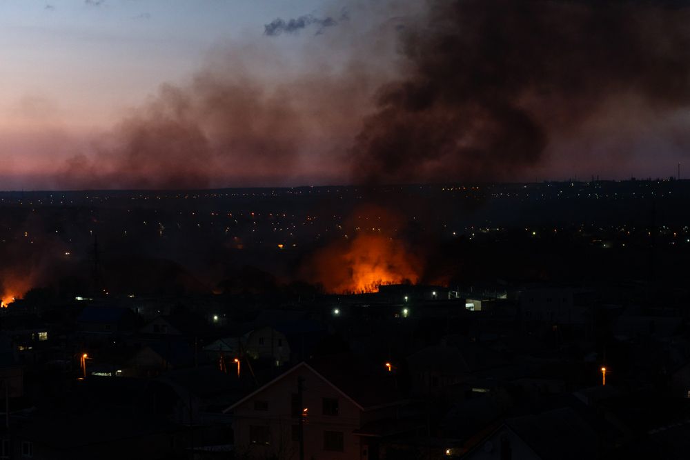 Intense fire erupts in residential district during early evening