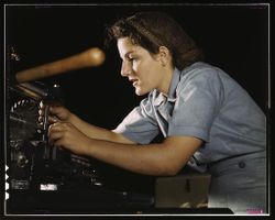 Fort Worth, TX, USA - 1942: Woman working on transport parts in the hand mill 41JkOb