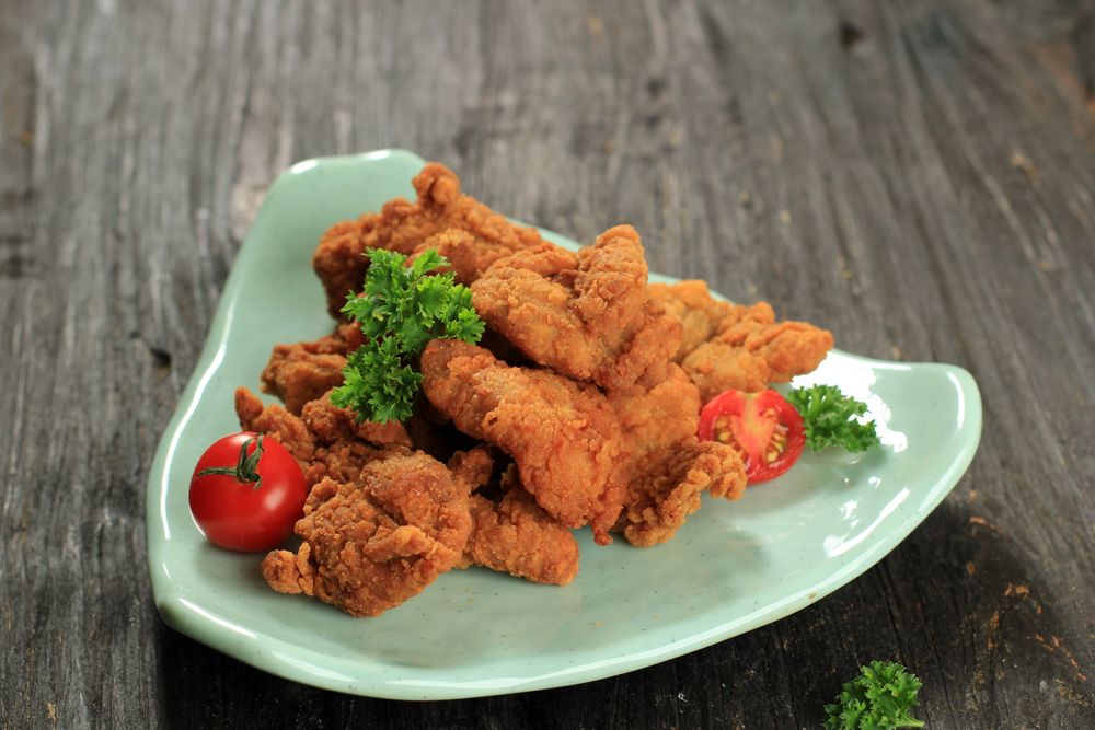 Chicken karaage on plate with tomato