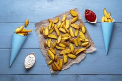 Baked potato wedges with condiments
