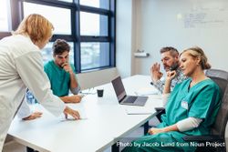 Group of medical professionals brainstorming in a meeting 5QxvV0