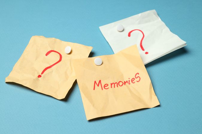 Scattered post it notes with the word “memories” in blue room