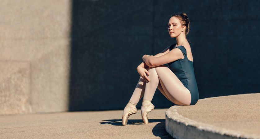 Female ballerina dressed in a leotard, tights, and pointe shoes