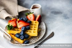 Waffle breakfast with berries 0KMEvy