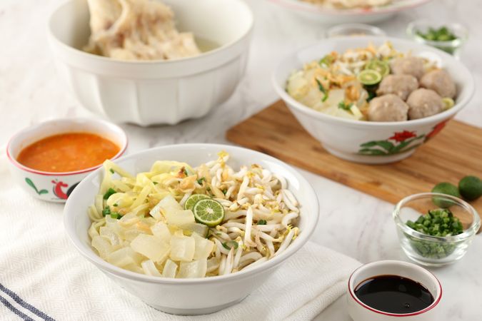 Close Up Mie Kocok Bandung in Bowl