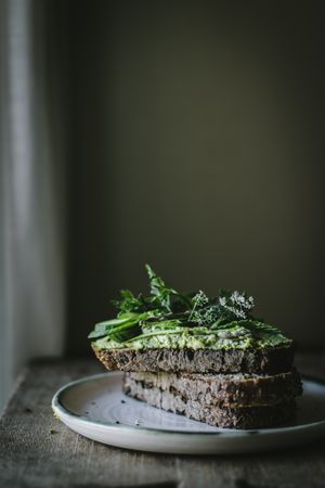 Toasts with cashew pate