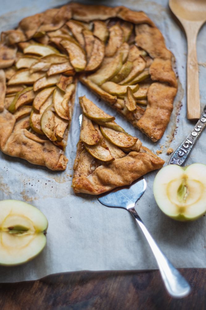 Biscuit with apples on parchment paper