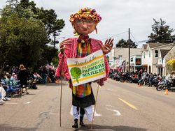 One of many characters at  Rhododendron Floral Parade, Florence, Oregon 10W360