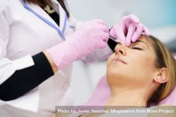 Woman having her brow injected bYB8D0