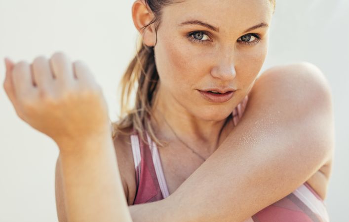 Portrait of a fitness woman doing workout