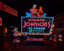 A classic outdoor neon sign advertising one of the locations of the Howard Johnson, Cincinnati, Ohio y0vN70