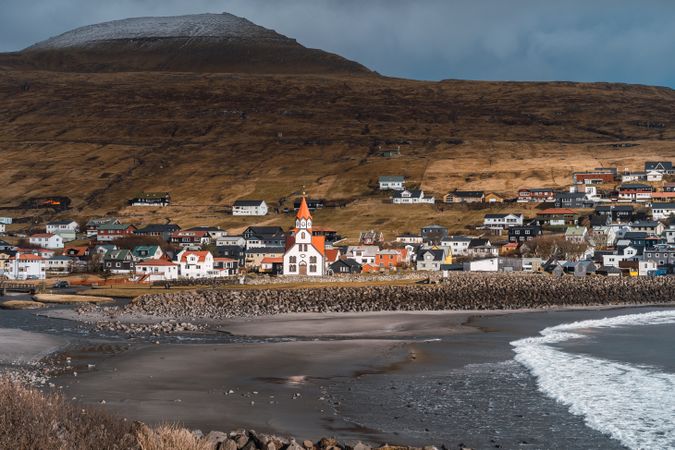 Small settlement between hill and seashore