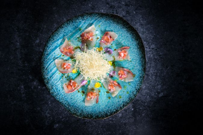 Composition of tuna and daikon on plate