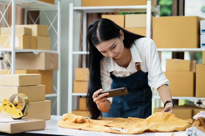 Online business, selling products online, parcel delivery, e-commerce.