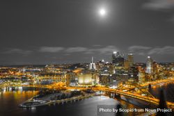 Pittsburgh's skyline at night in Pennsylvania, United States 4dWpQ5