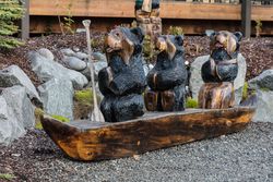 Three carved, wooden bears in Sequim, Washington 4ZeOO5
