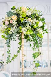 Wedding floral arrangement 5nggnl