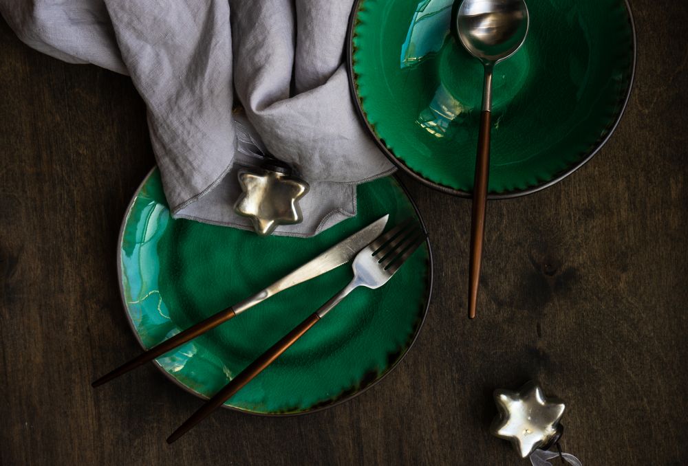Rustic table setting with bright green ceramic plates with star ornaments