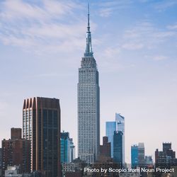 Empire State building during daytime in NYC 4mKpX0