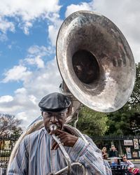A sousaphone player, New Orleans, Louisiana 20KDz5