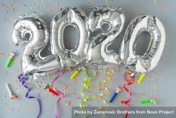 Silver balloons reading 2020 with confetti 5kpR34