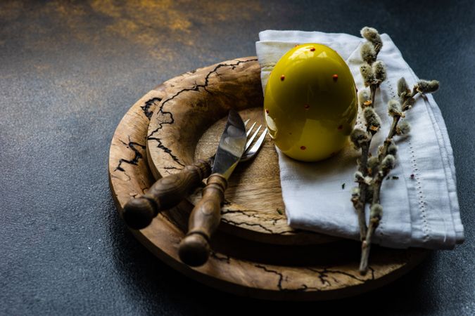 Easter table setting with decorative golden eggs on rustic plates