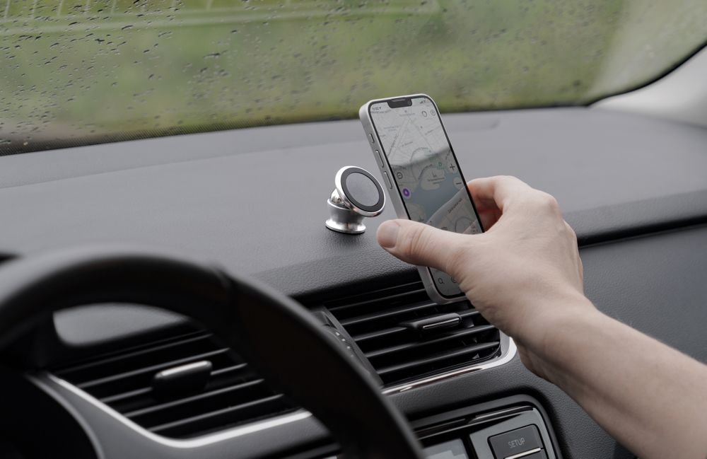 Magnetic car phone holder convenience