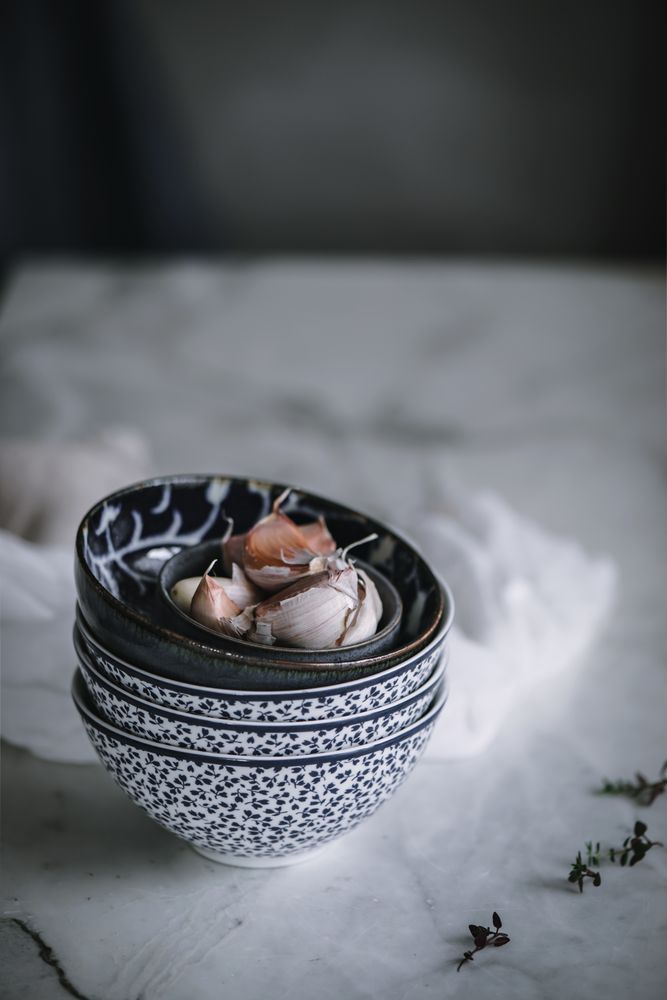 Garlic cloves in colorful bowl for vigil potaje