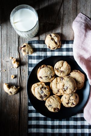 Plate with vegan cookies with chocolate chips