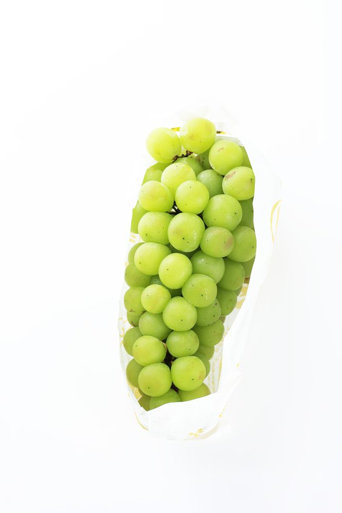 Shine Muscat Grape in Paper Packaging, Ready to Sell.