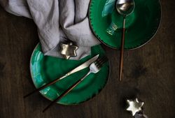 Rustic table setting with bright green ceramic plates with star ornaments