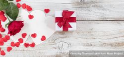 Valentine’s gift with card on rustic wood 0KXrZ5