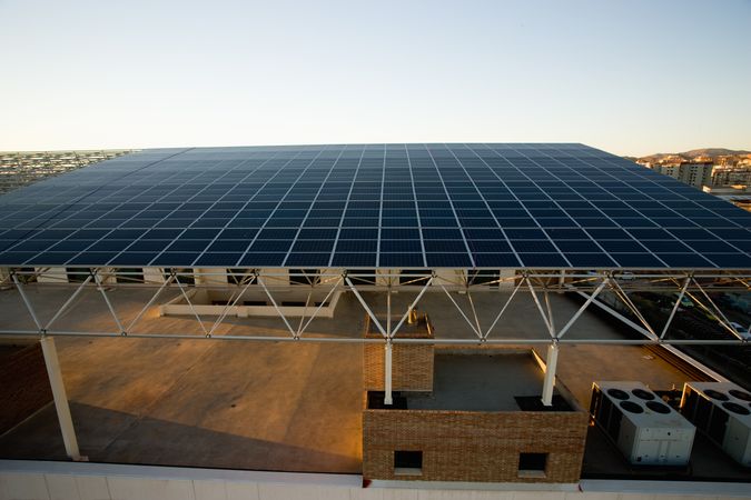 Building with roof made of solar panels