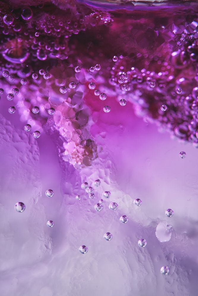 Ice with lilac colored tonic