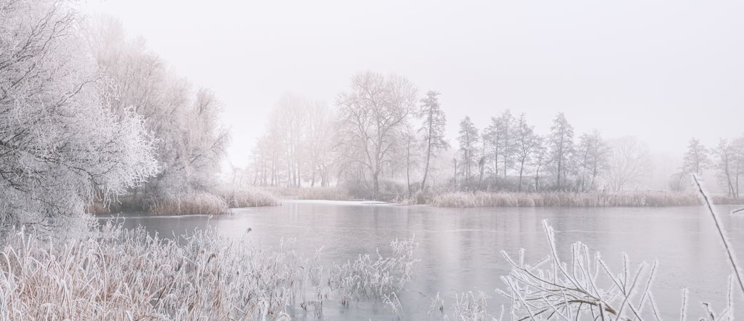 Wide shot of a lake on a wintry day