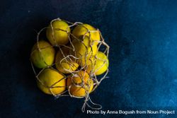 Whole lemons in string bag 0KME2N