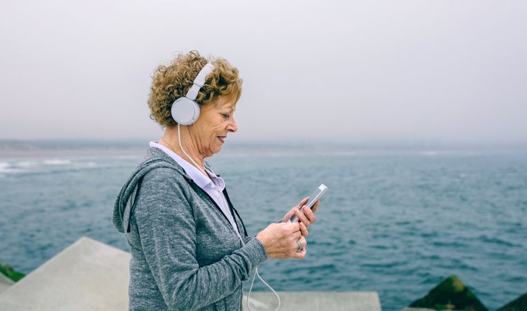 Mature sportswoman using her smartphone