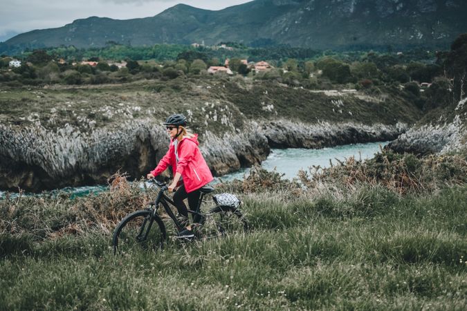 Female bicyclist on rocks